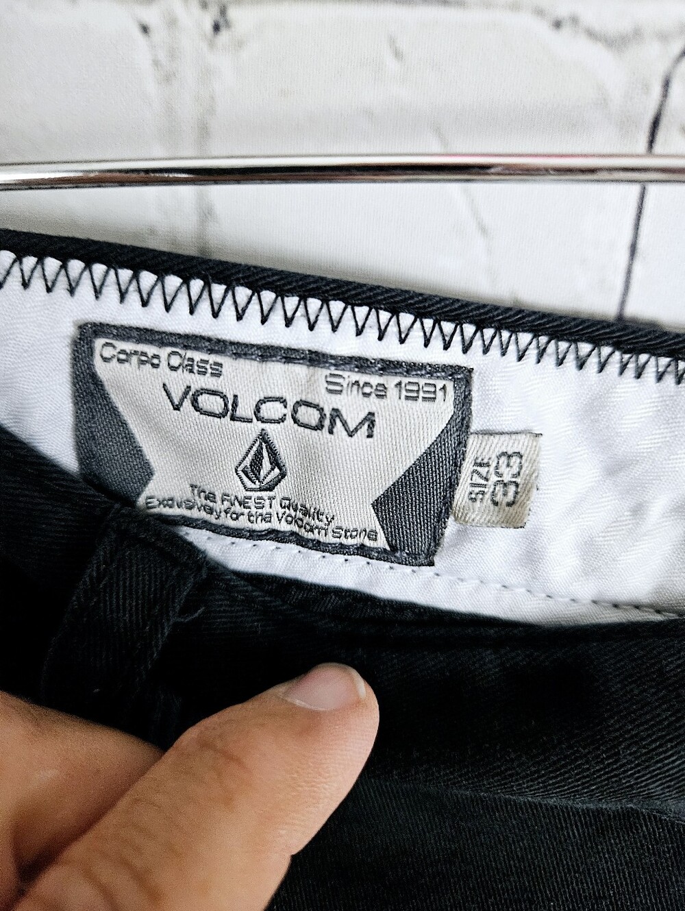 VOLCOM | flat front shorts - Picture 3 of 5